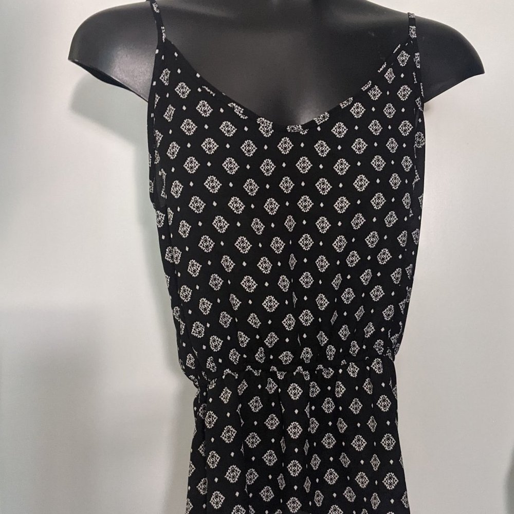 Black and white strappy patterned tank